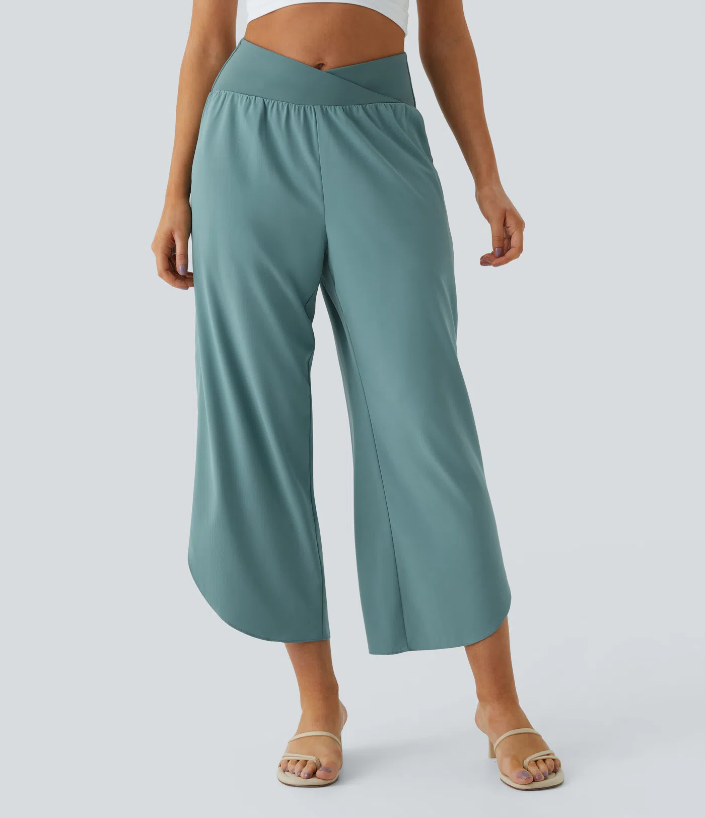Breezeful™ Plissierte Crossover-Urlaubs-Hose mit hohem Bund und Seitentaschen - schnelltrocknend Breezeful™ Plissierte Crossover-Urlaubs-Hose mit hohem Bund und Seitentaschen - schnelltrocknend