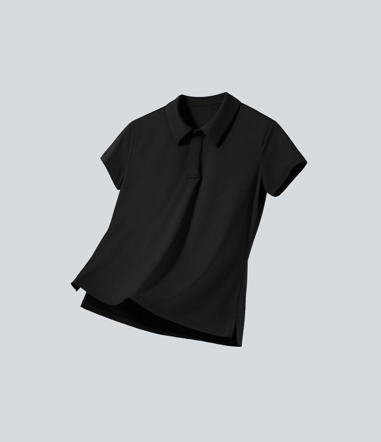 Top deportivo de golf ligero de manga corta con cuello tipo polo y detalle en la parte delantera.