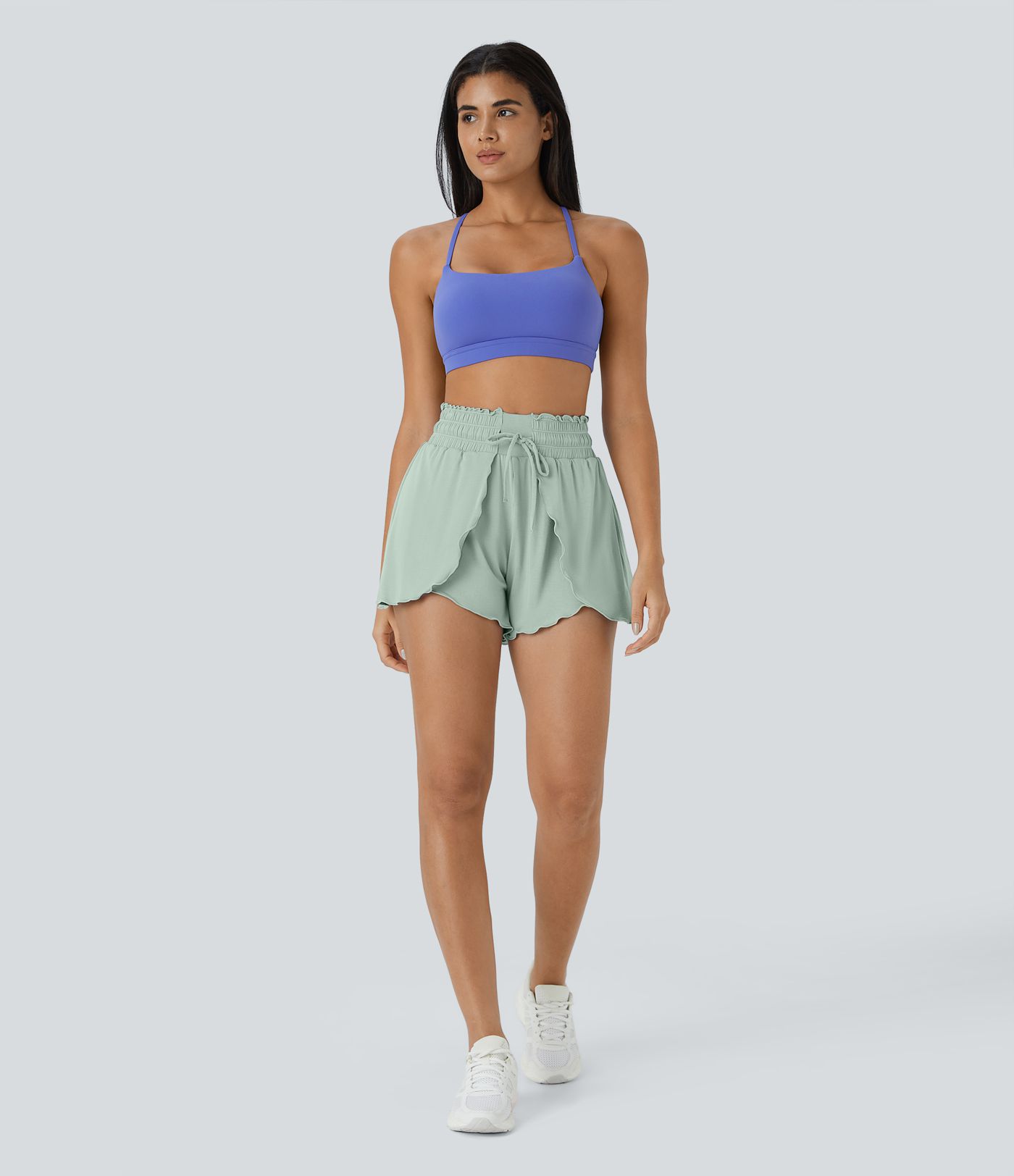 Shorts casuais de 3" com babados, cintura alta, elástico, cordão, corte fluido e estilo empilhado