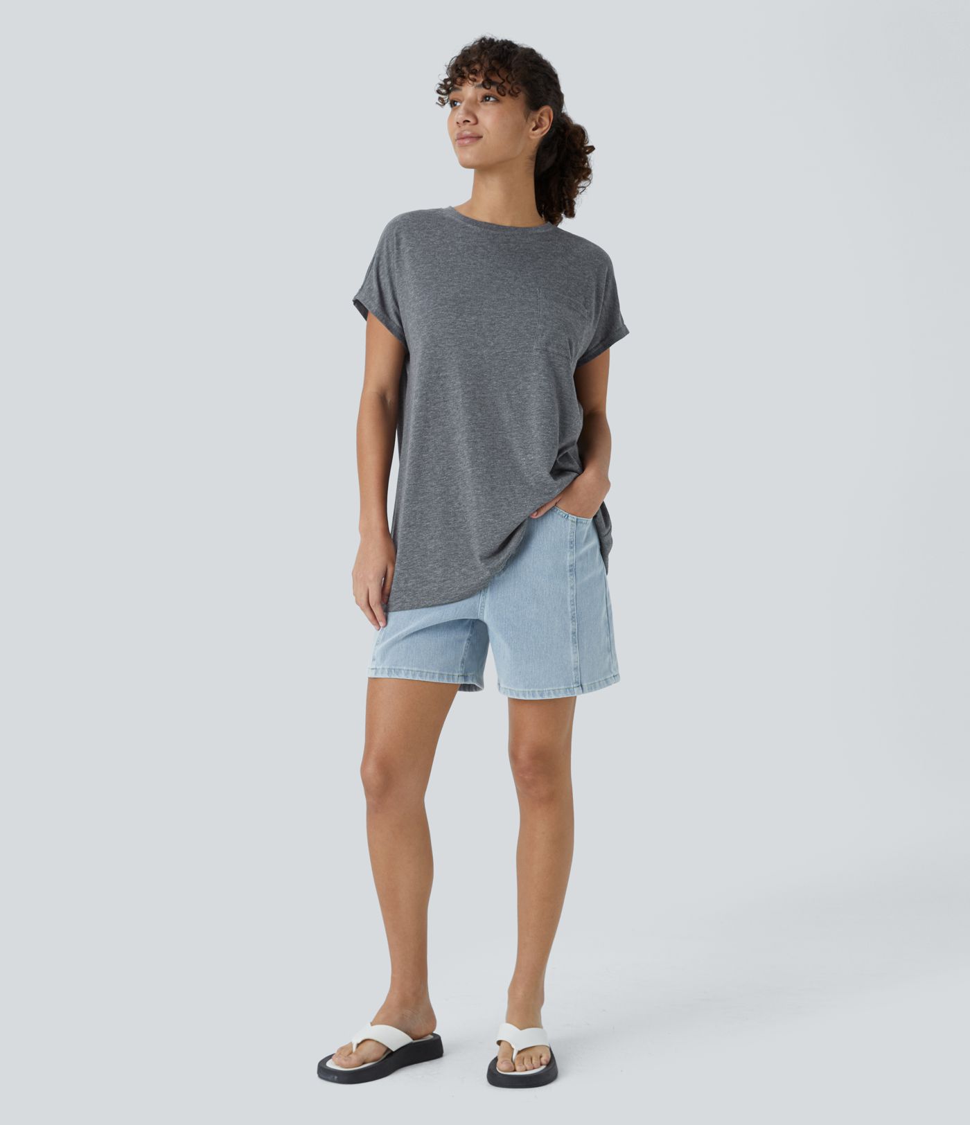 Round Neck Pocket Hem Relax Casual T-Shirt