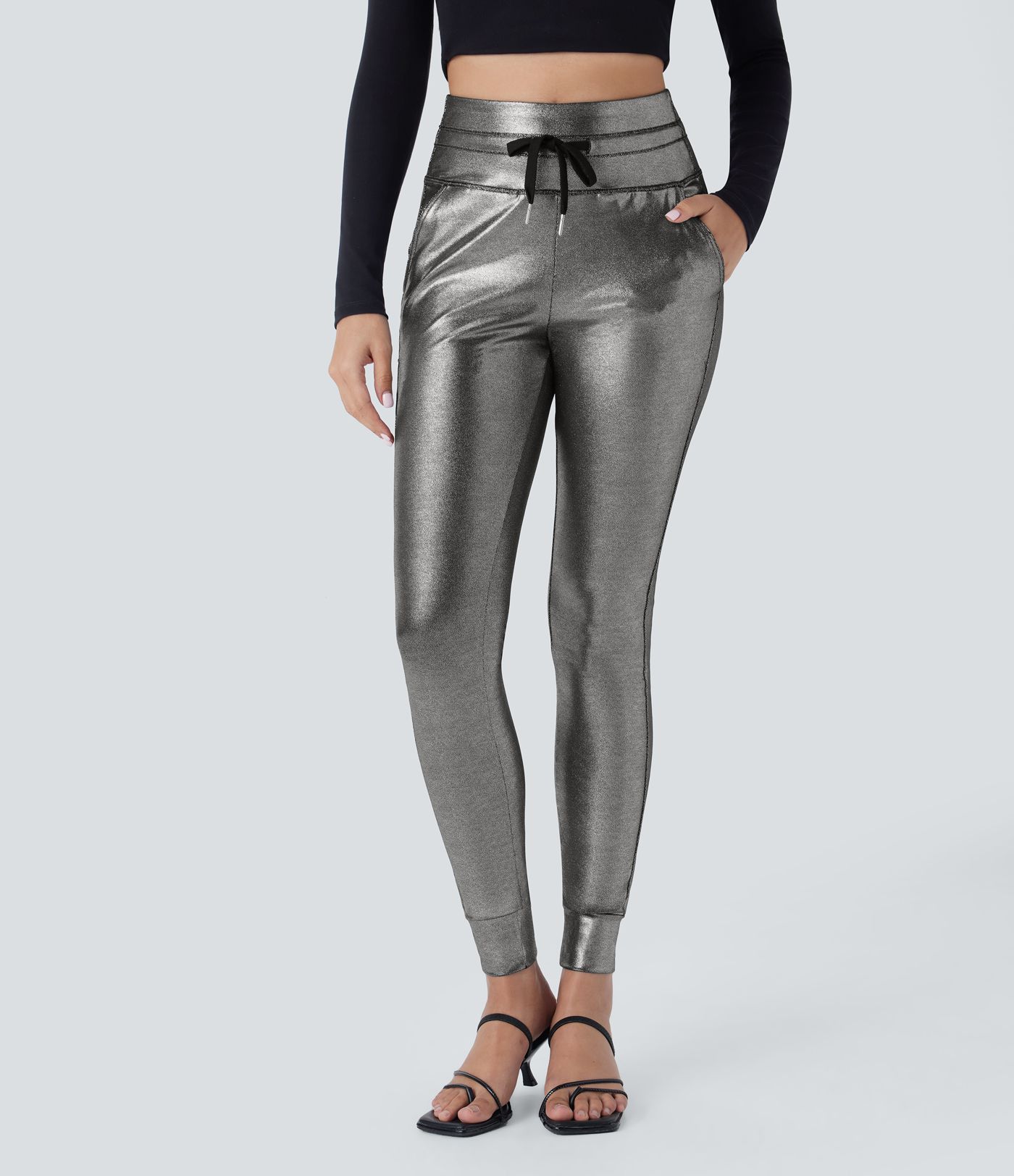 SoftlyZero™ - Elastische Joggers aus Kunstleder mit hohem Bund, Seitentaschen, Kordelzug und Glanz-Effekt