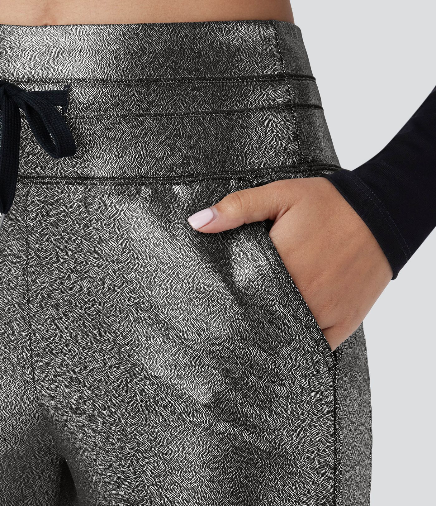 SoftlyZero™ - Elastische Joggers aus Kunstleder mit hohem Bund, Seitentaschen, Kordelzug und Glanz-Effekt