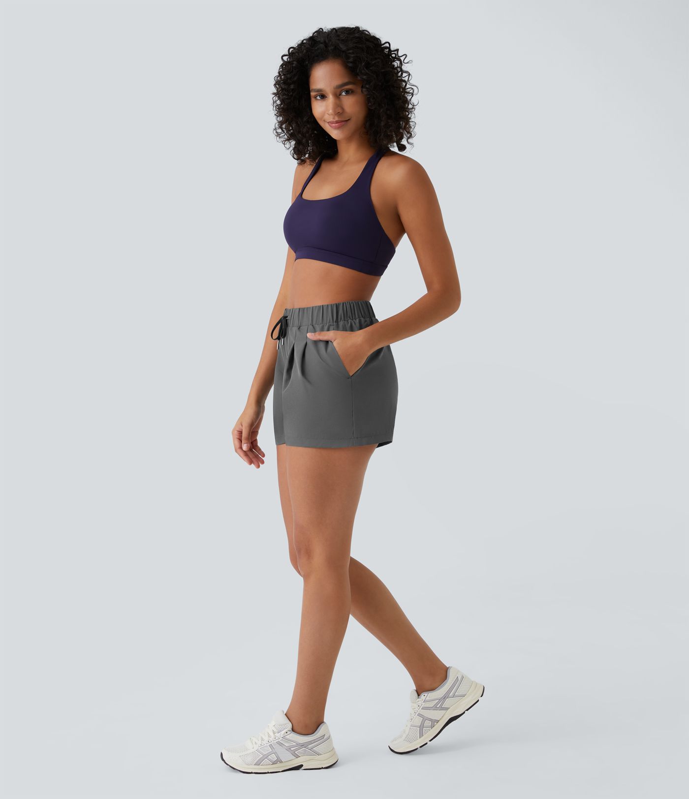 Mid-rise casual shorts with elastic waistband and drawstring, ruched side pockets, 7.6 cm