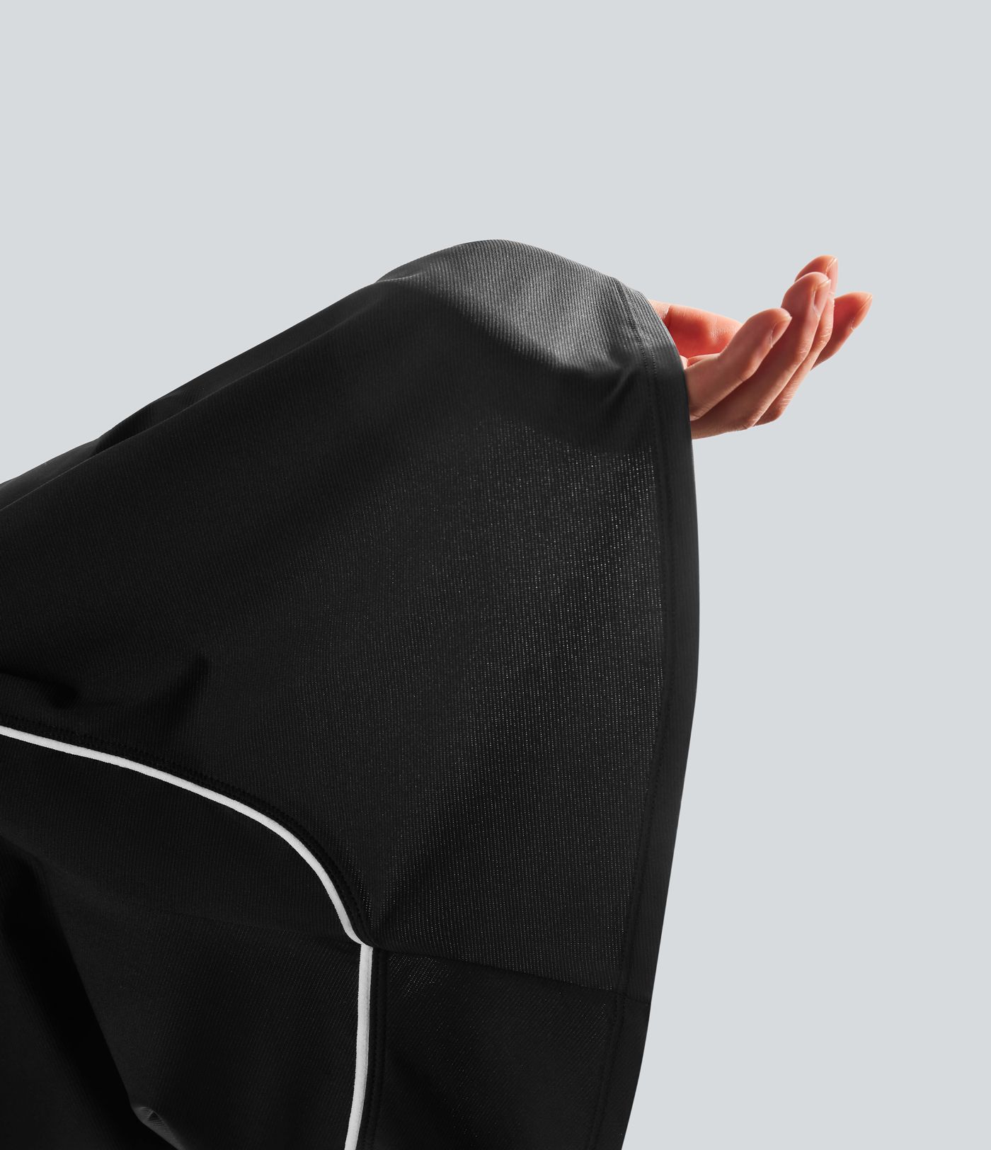 Haut de sport léger pour golf avec manches raglan, blocs de couleur, bande et ourlet arrondi, coupe ajustée