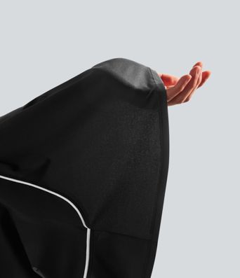 Haut de sport léger pour golf avec manches raglan, blocs de couleur, bande et ourlet arrondi, coupe ajustée