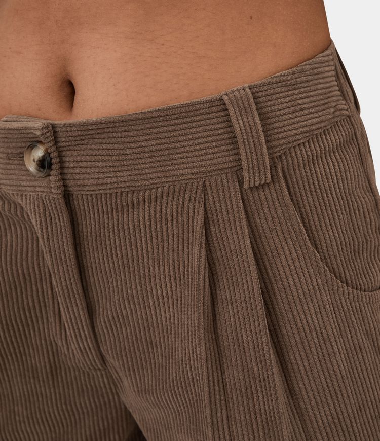 Cordhose mit mittelhohem Bund, Reißverschluss und Seitentaschen - 2024Neu