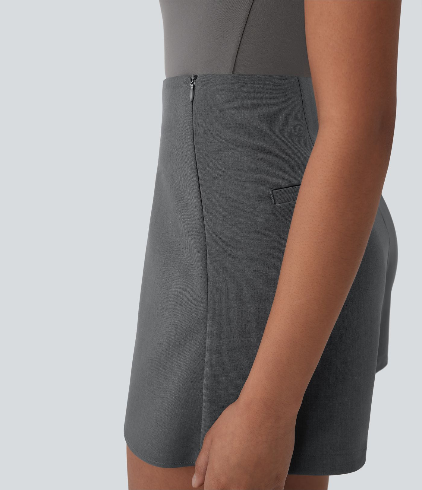 Jupe-short taille haute à fermeture invisible