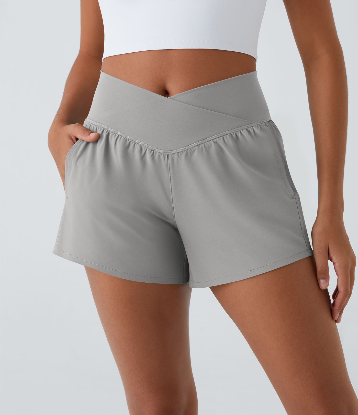 Breezeful™ 2-in-1 Crossover-Yoga-Shorts mit hohem Bund und Seitentaschen - schnelltrocknend, 10,2 cm