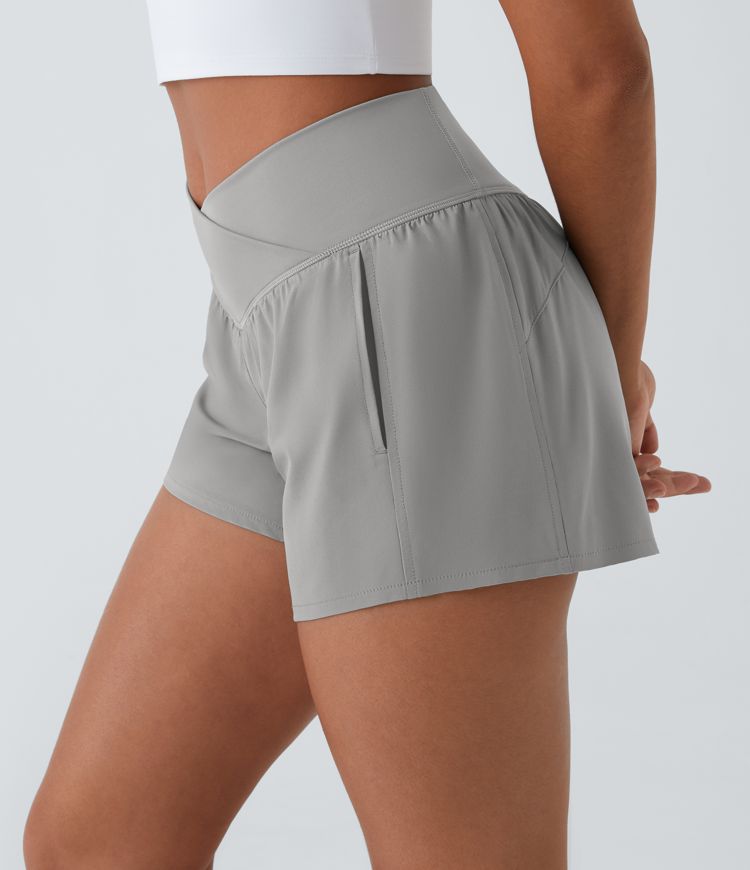Breezeful™ 2-in-1 Crossover-Yoga-Shorts mit hohem Bund und Seitentaschen - schnelltrocknend, 10,2 cm