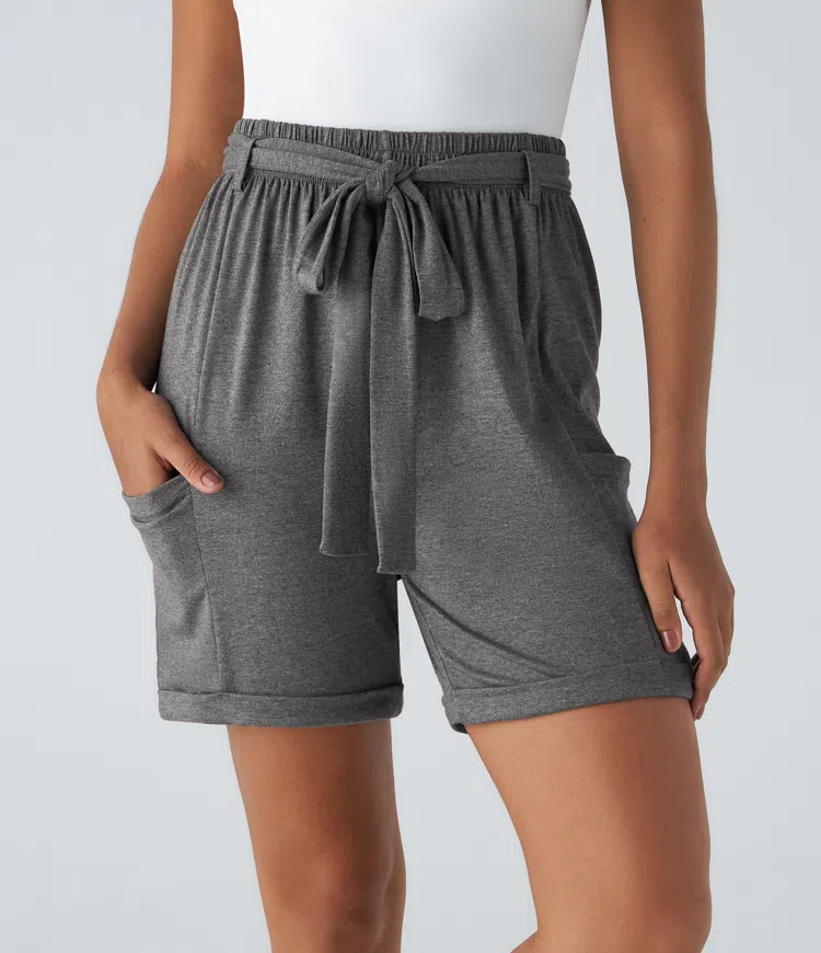 Lässige Shorts mit hohem Bund, Gürtel und Seitentasche