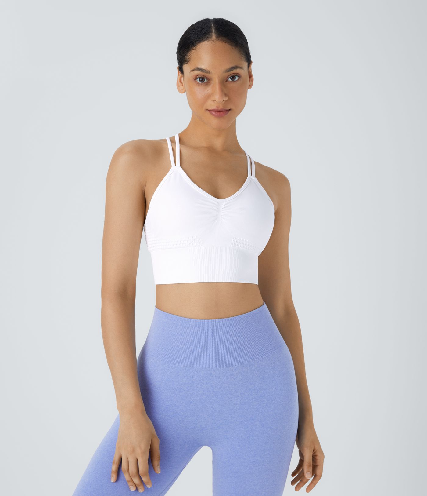 Rückenfreier, geraffter Sport-BH mit geringem Support, überkreuzten Doppelträgern und nahtlosem Flow - A-C Cups