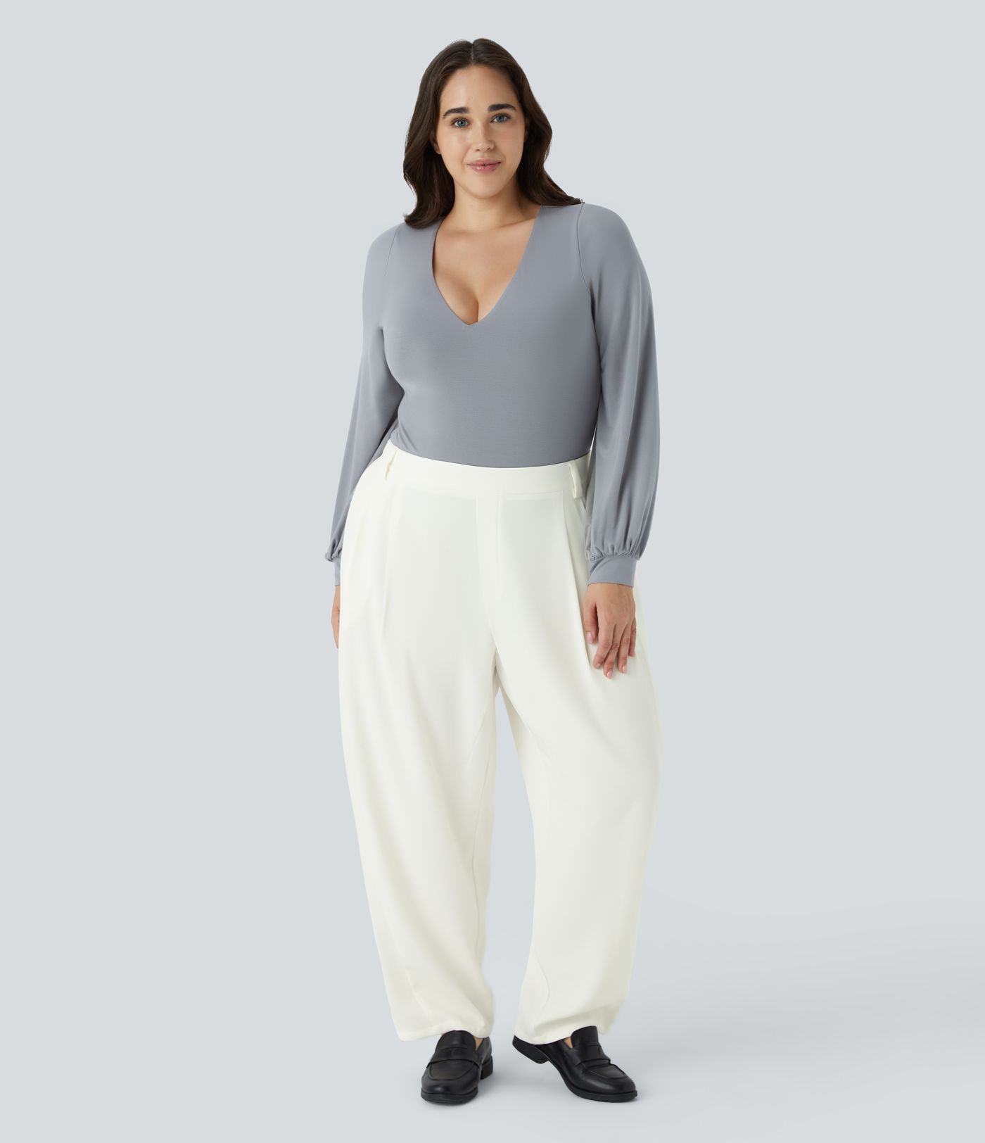 Pantalon grande taille coupe tonneau taille moyenne avec plis et poches latérales
