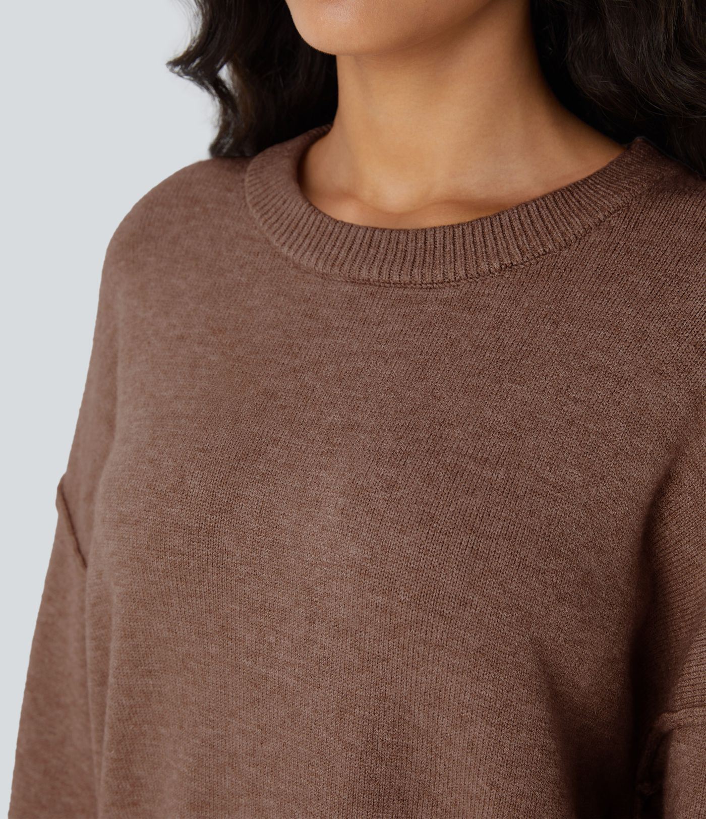 Pull décontracté à col rond, épaules tombantes et manches longues