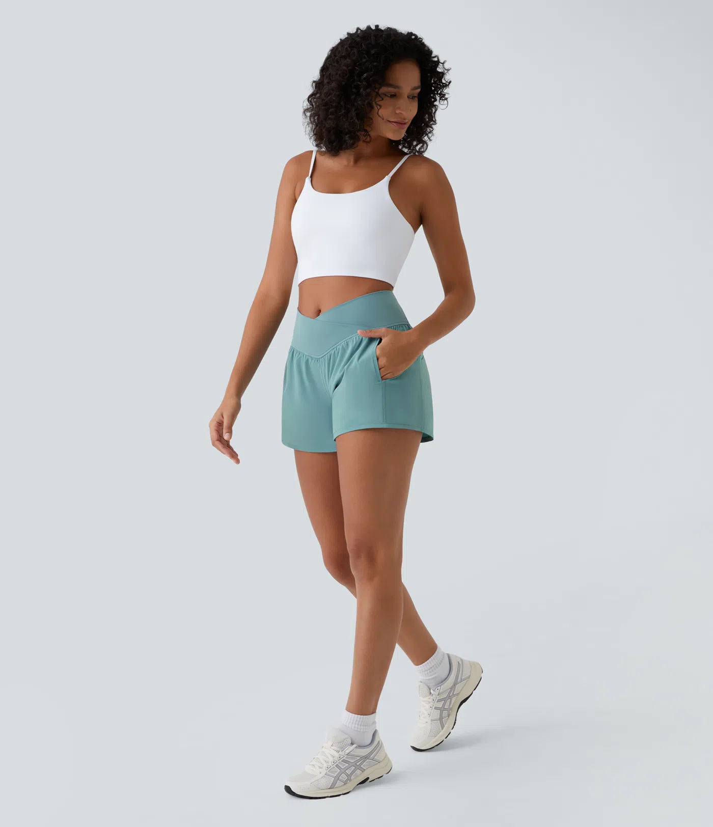 Breezeful™ 2-in-1 Crossover-Yoga-Shorts mit hohem Bund und Seitentaschen - schnelltrocknend, 10,2 cm