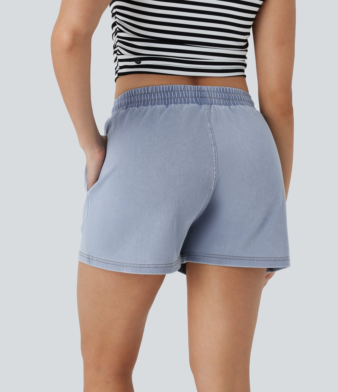 Halara Flex™ Lässige Freizeitshorts aus elastischem Strick-Denim mit niedrigem Bund, Seitentaschen und Kordelzug - 7,6 cm
