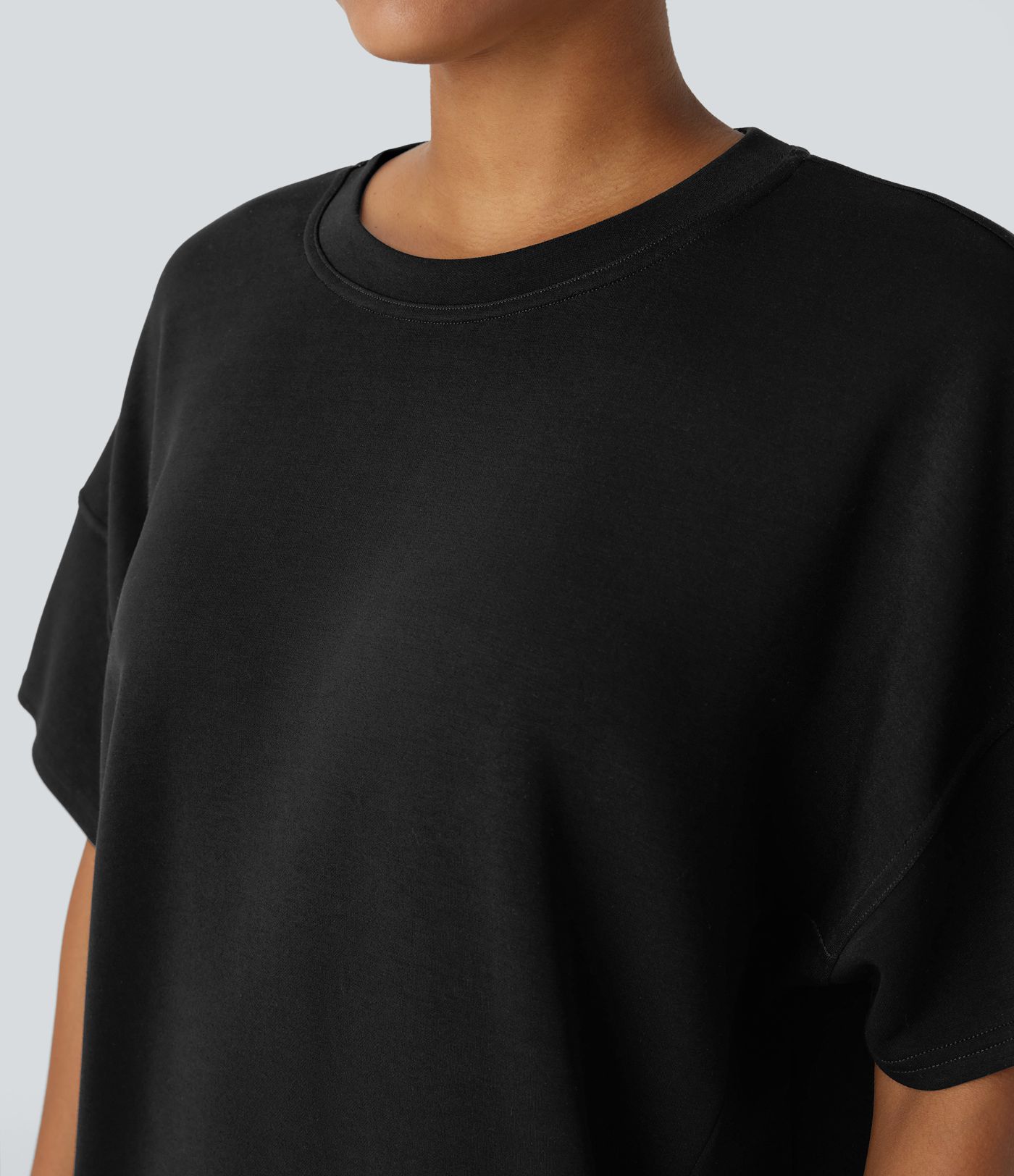 Haut de sport oversize avec poches latérales, manches courtes et col rond