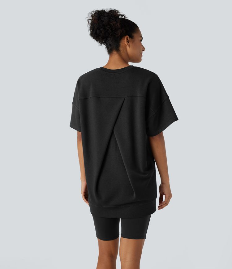 Haut de sport oversize avec poches latérales, manches courtes et col rond