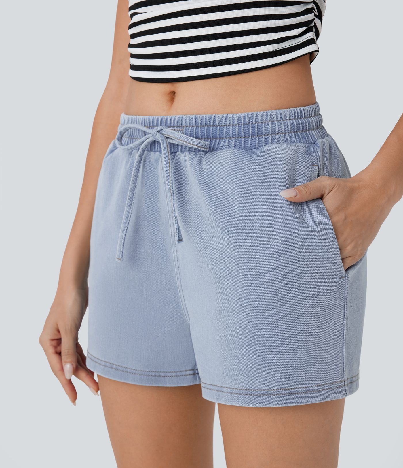 Halara Flex™ Lässige Freizeitshorts aus elastischem Strick-Denim mit niedrigem Bund, Seitentaschen und Kordelzug - 7,6 cm