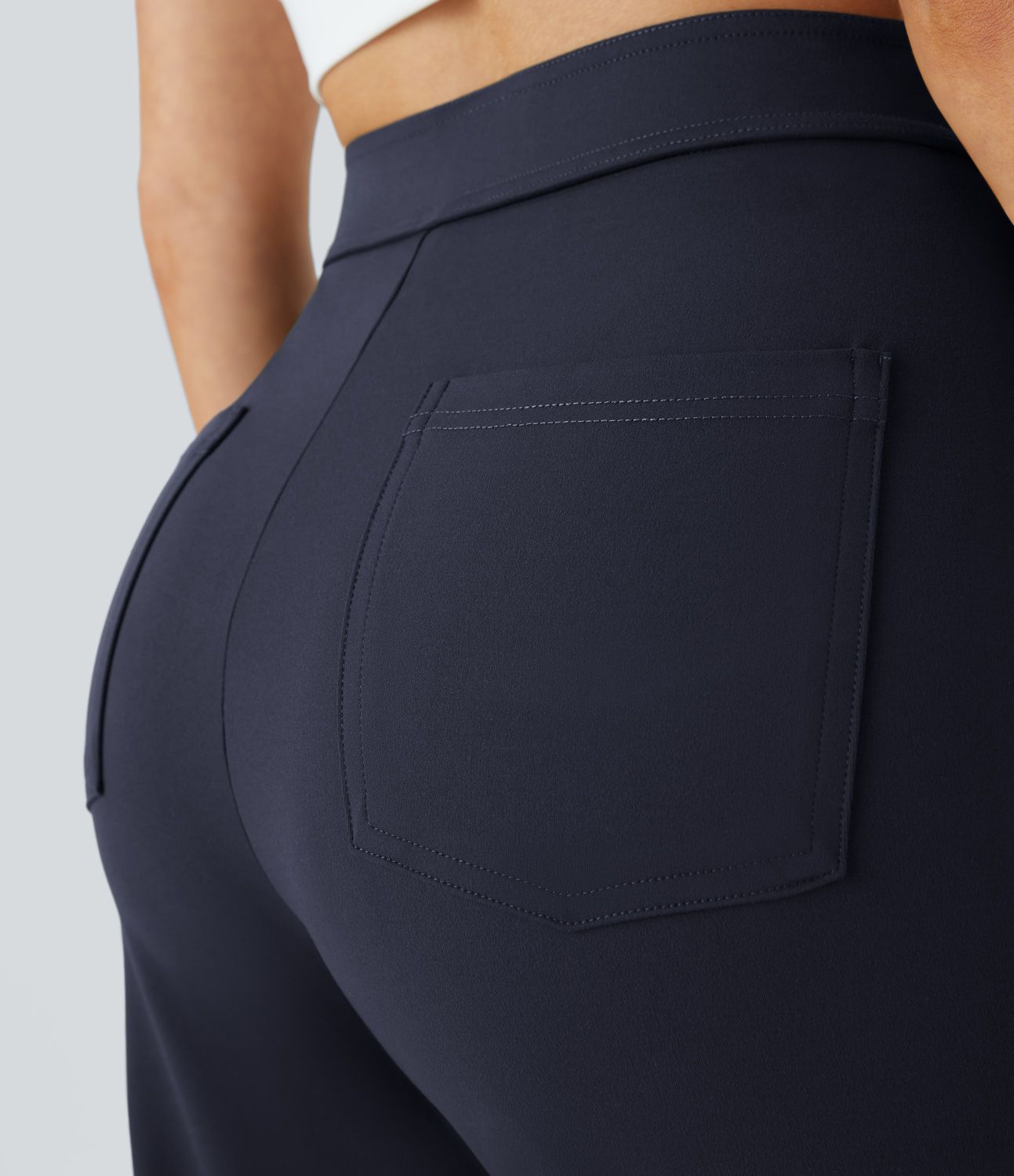 Pantalones casuales de cintura alta con botones decorativos y múltiples bolsillos y pierna recta