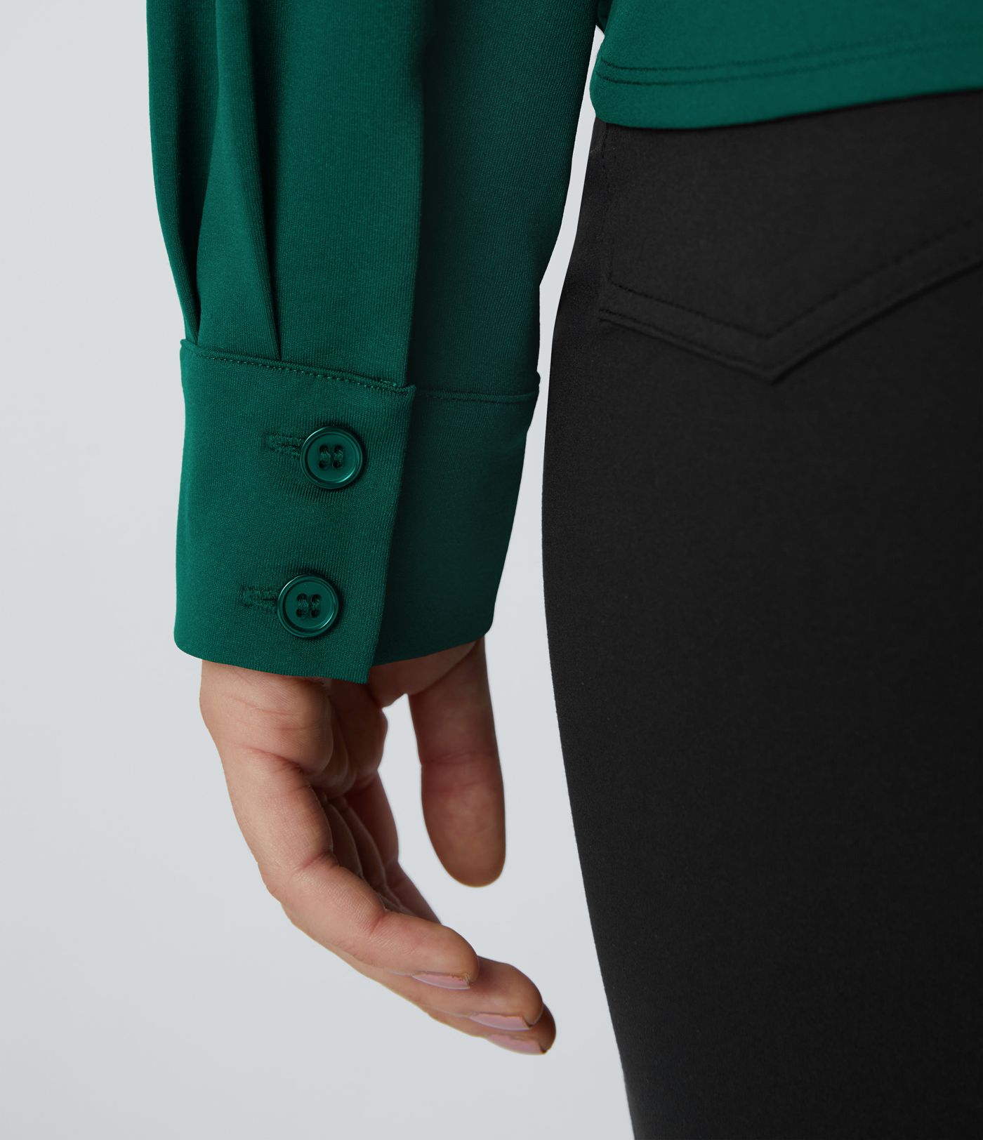 Chemise de travail à col cranté, coupe croisée et manches longues