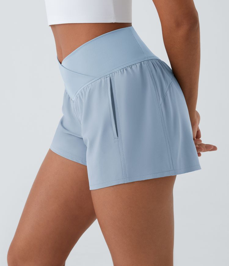 Breezeful™ 2-in-1 Crossover-Yoga-Shorts mit hohem Bund und Seitentaschen - schnelltrocknend, 10,2 cm