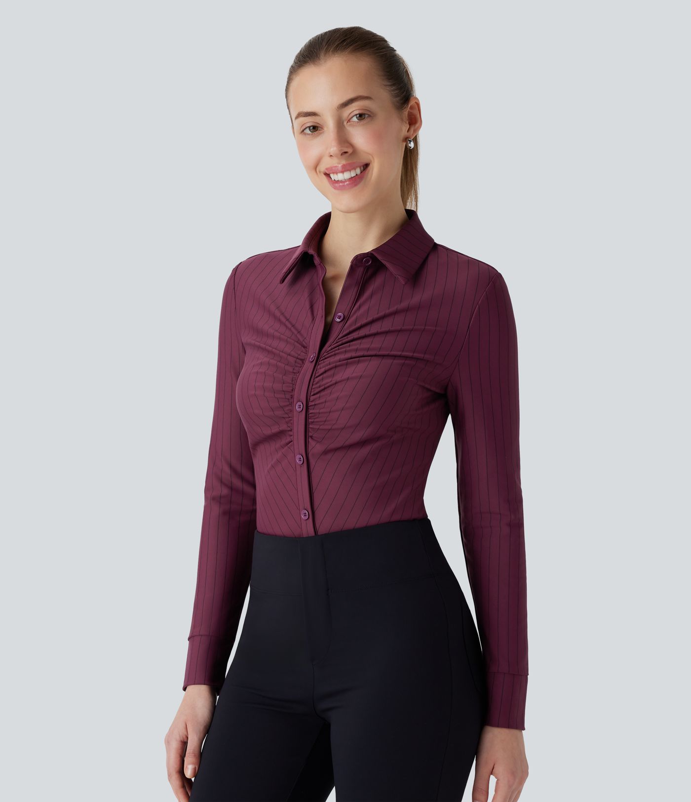 Gerafftes Arbeitshemd mit Kragen, Knöpfen, langen Ärmeln, abgerundetem Saum, Streifen und Cool-Touch 