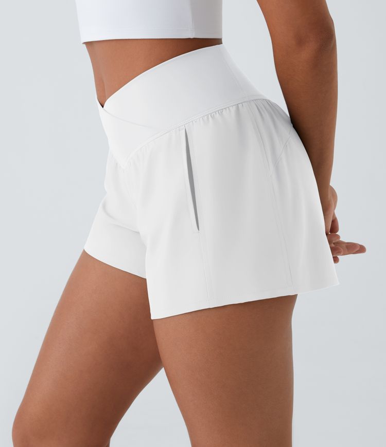 Breezeful™ 2-in-1 Crossover-Yoga-Shorts mit hohem Bund und Seitentaschen - schnelltrocknend, 10,2 cm