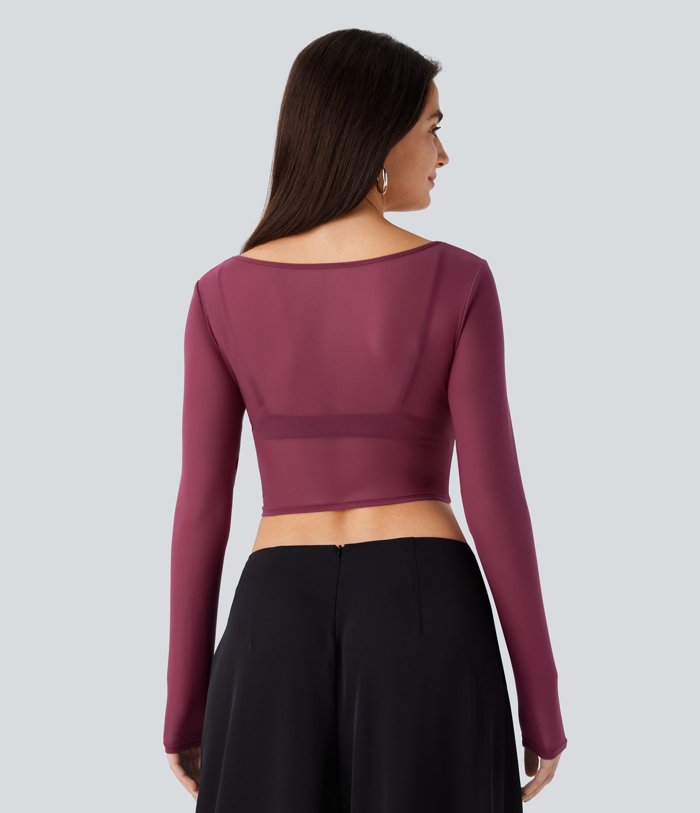 Kurzes Party-Top aus transparentem Netzstoff mit U-Boot-Ausschnitt und langen Ärmeln