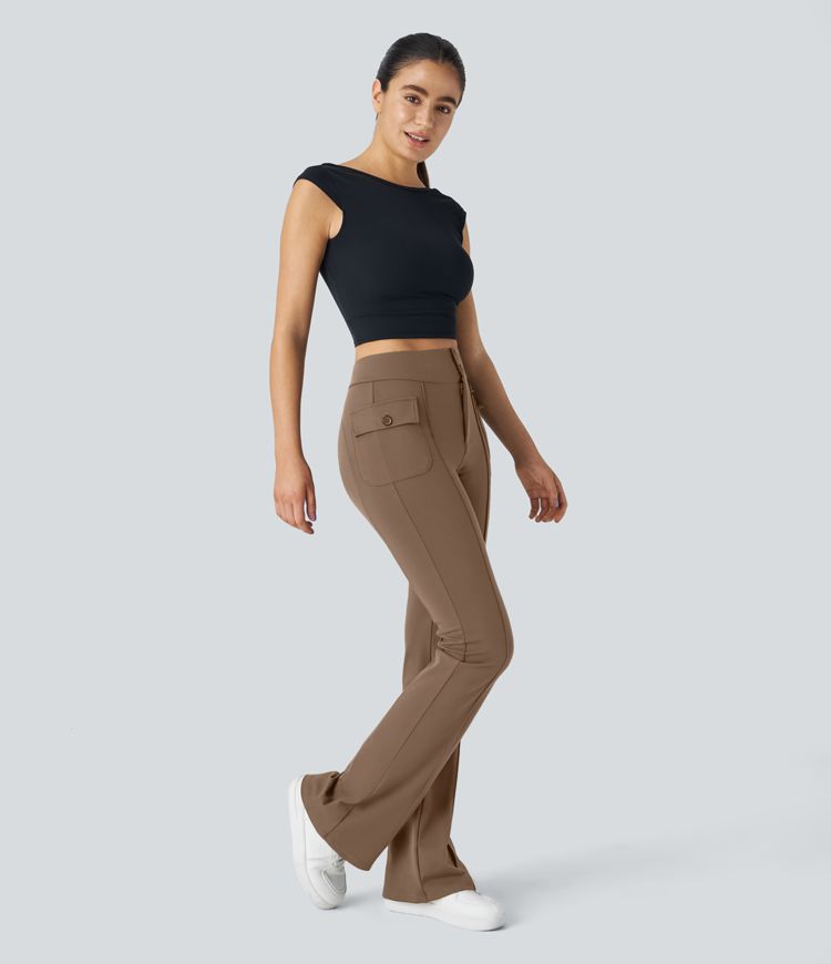 Pantalón cargo acampanado bolsillo solapa lateral botón tiro alto