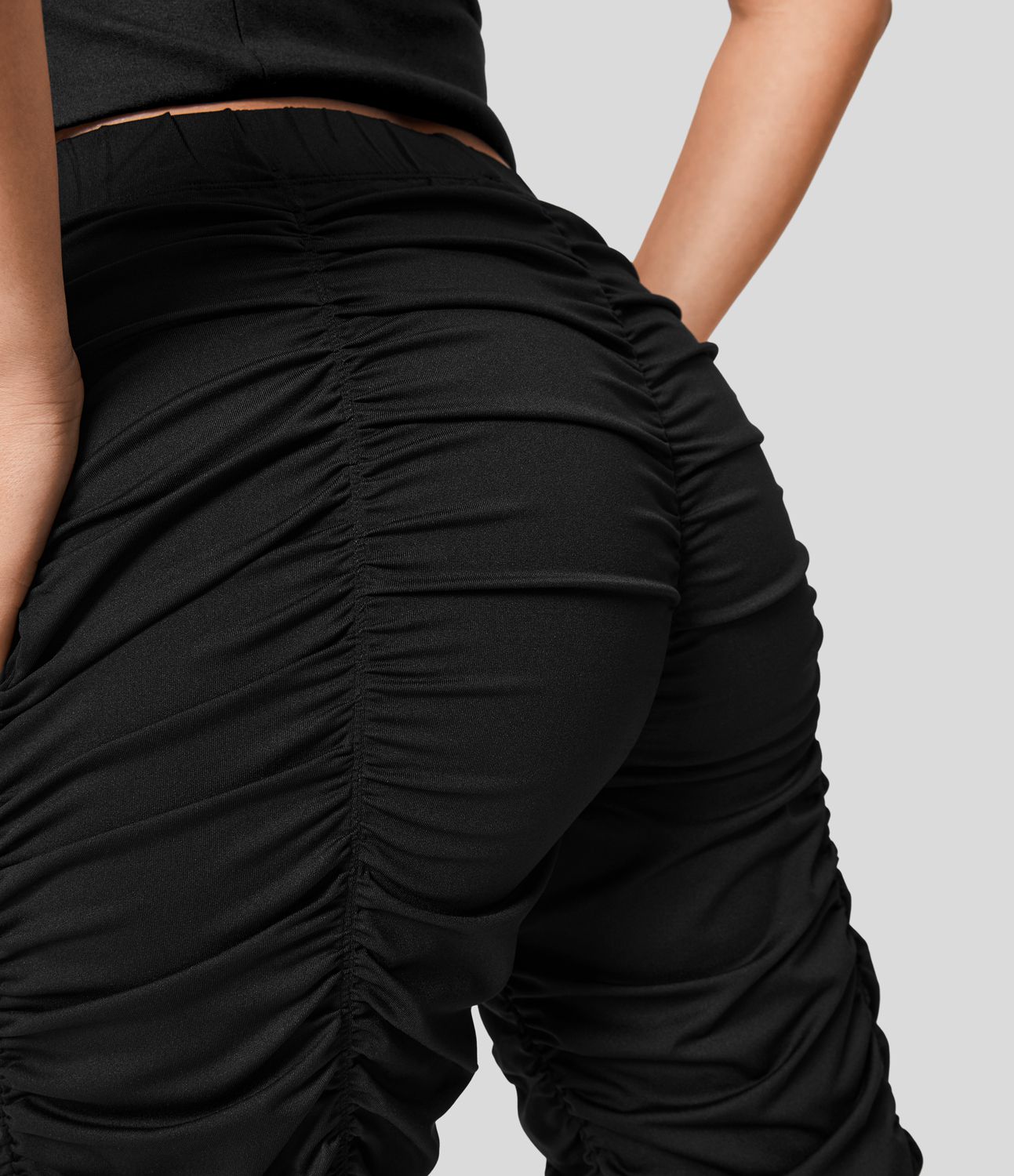 Pantalones casuales de pierna recta fruncidos con bolsillo lateral de talle medio