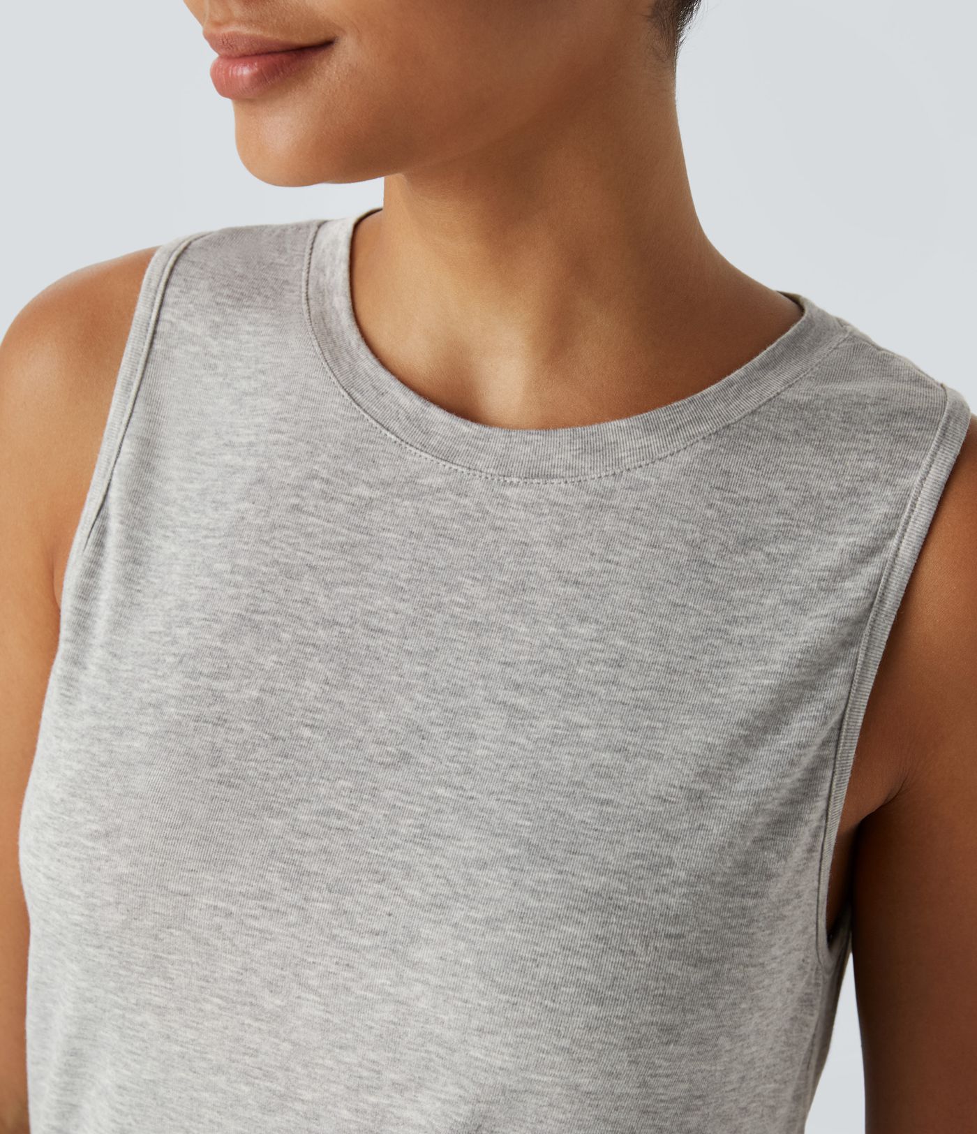 Žebrovaný top bez rukávů s kulatým výstřihem pro volný čas