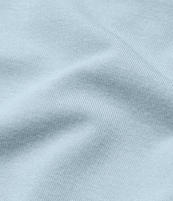 Figurbetontes Mini-Freizeitkleid mit Rundhalsausschnitt und gerafftem asymmetrischem Saum Figurbetontes Mini-Freizeitkleid mit Rundhalsausschnitt und gerafftem asymmetrischem Saum