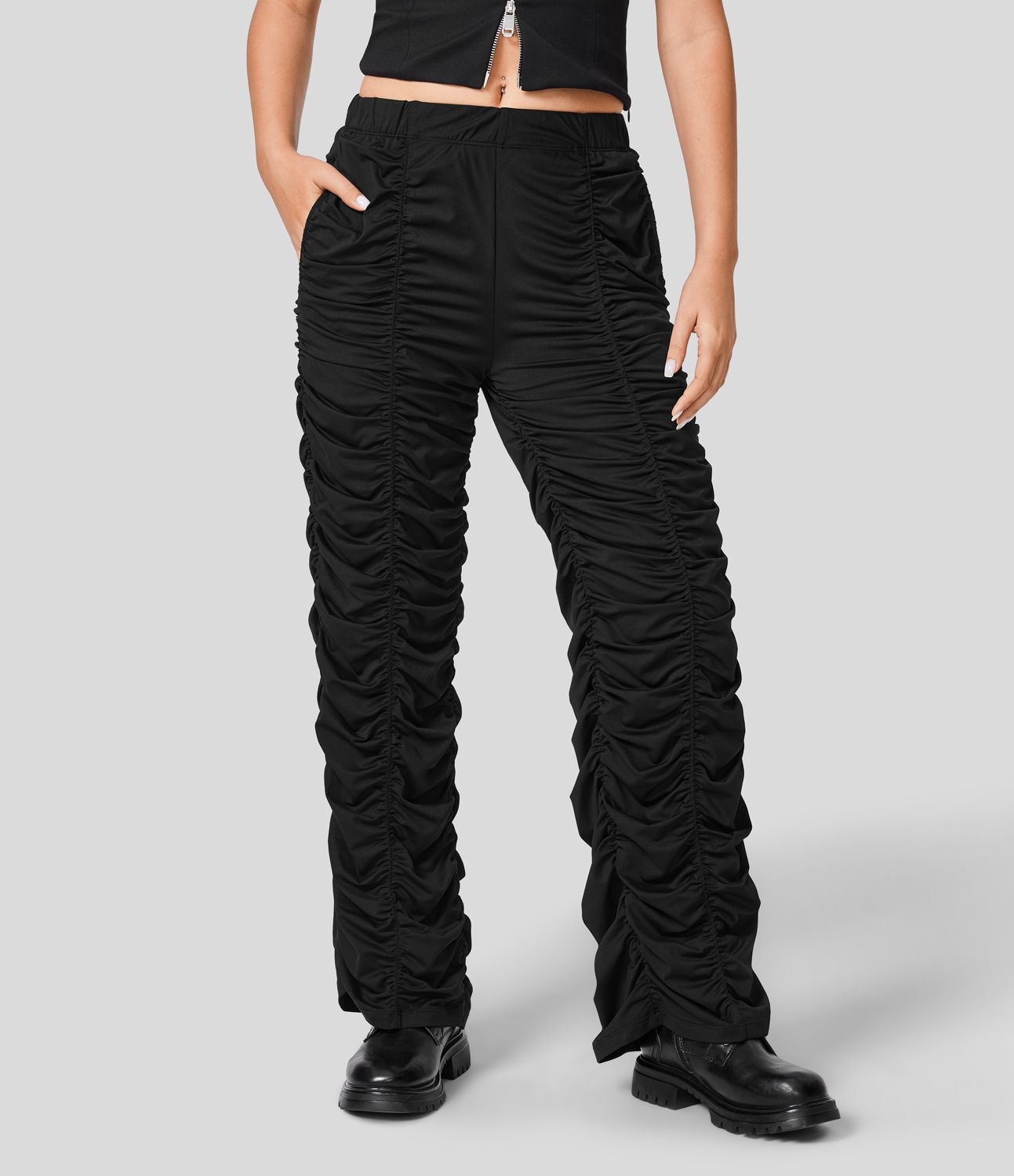 Pantalones casuales de pierna recta fruncidos con bolsillo lateral de talle medio