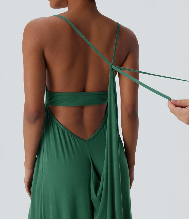 Vestido largo tipo lencero con espalda descubierta, fruncido, abertura y bolsillos