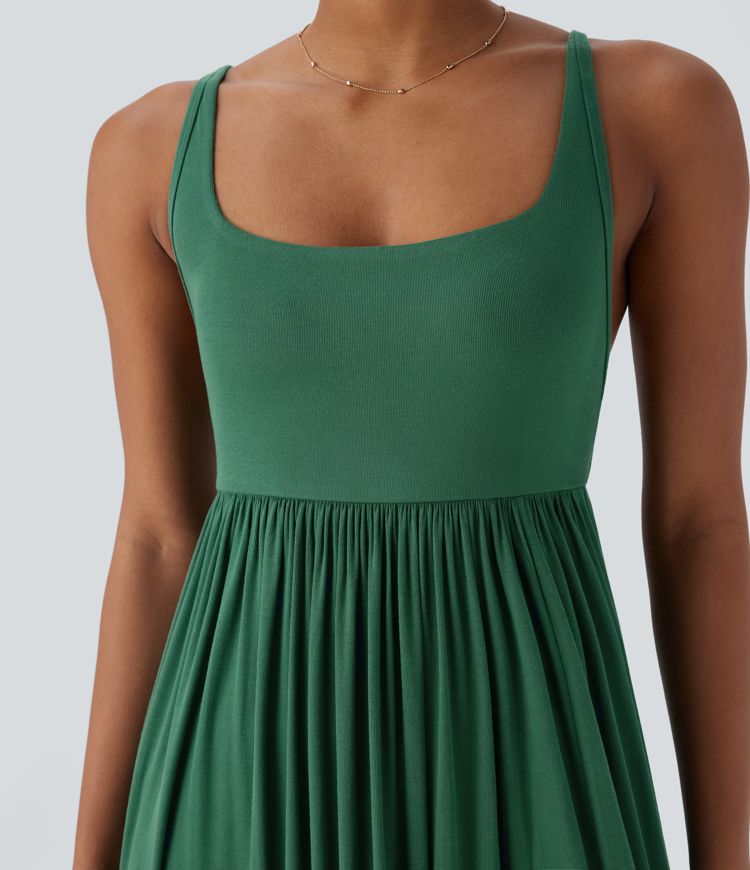 Vestido largo tipo lencero con espalda descubierta, fruncido, abertura y bolsillos