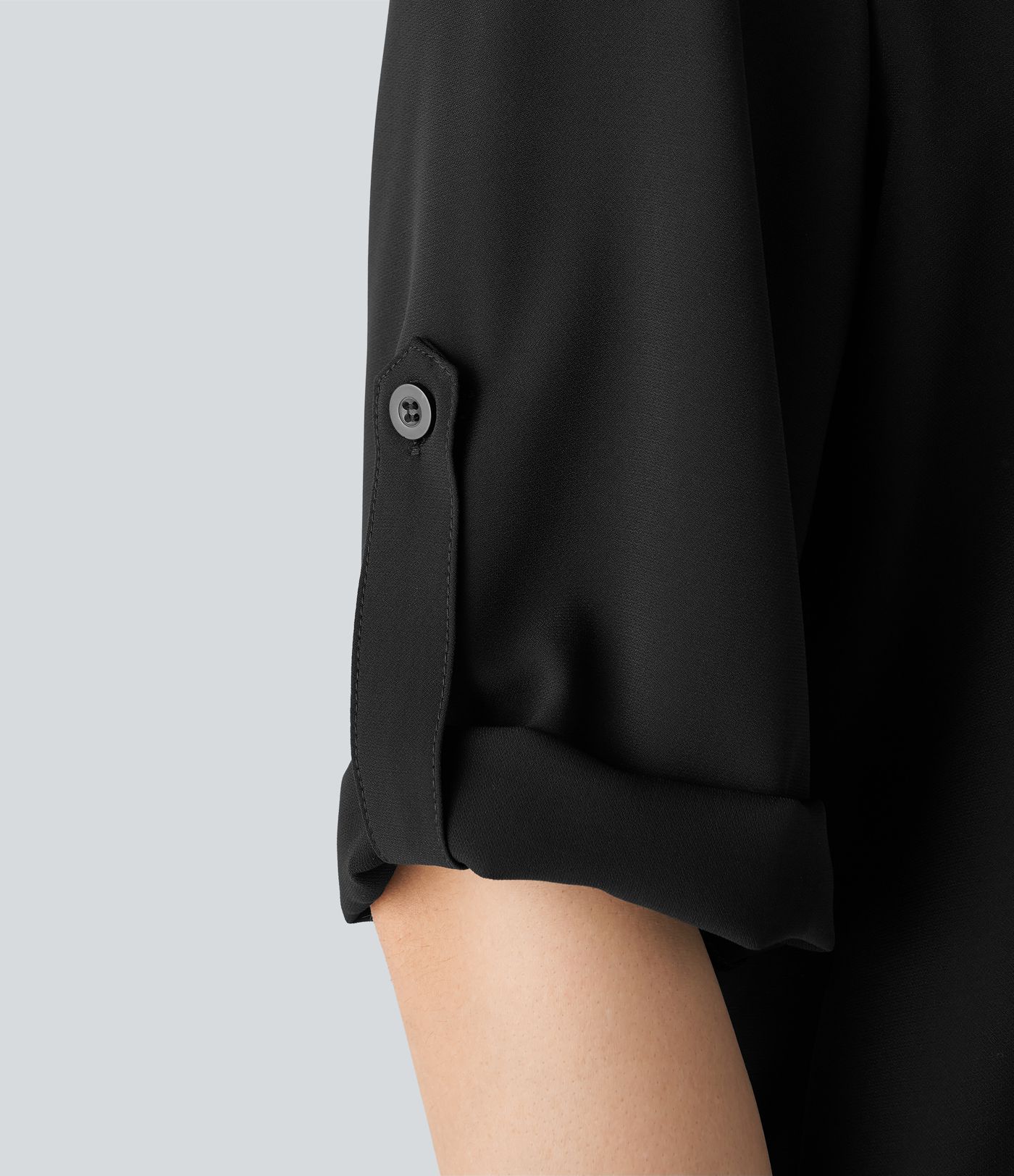 Arbeitshemd mit V-Ausschnitt, Dreiviertelärmeln und abgerundetem Saum