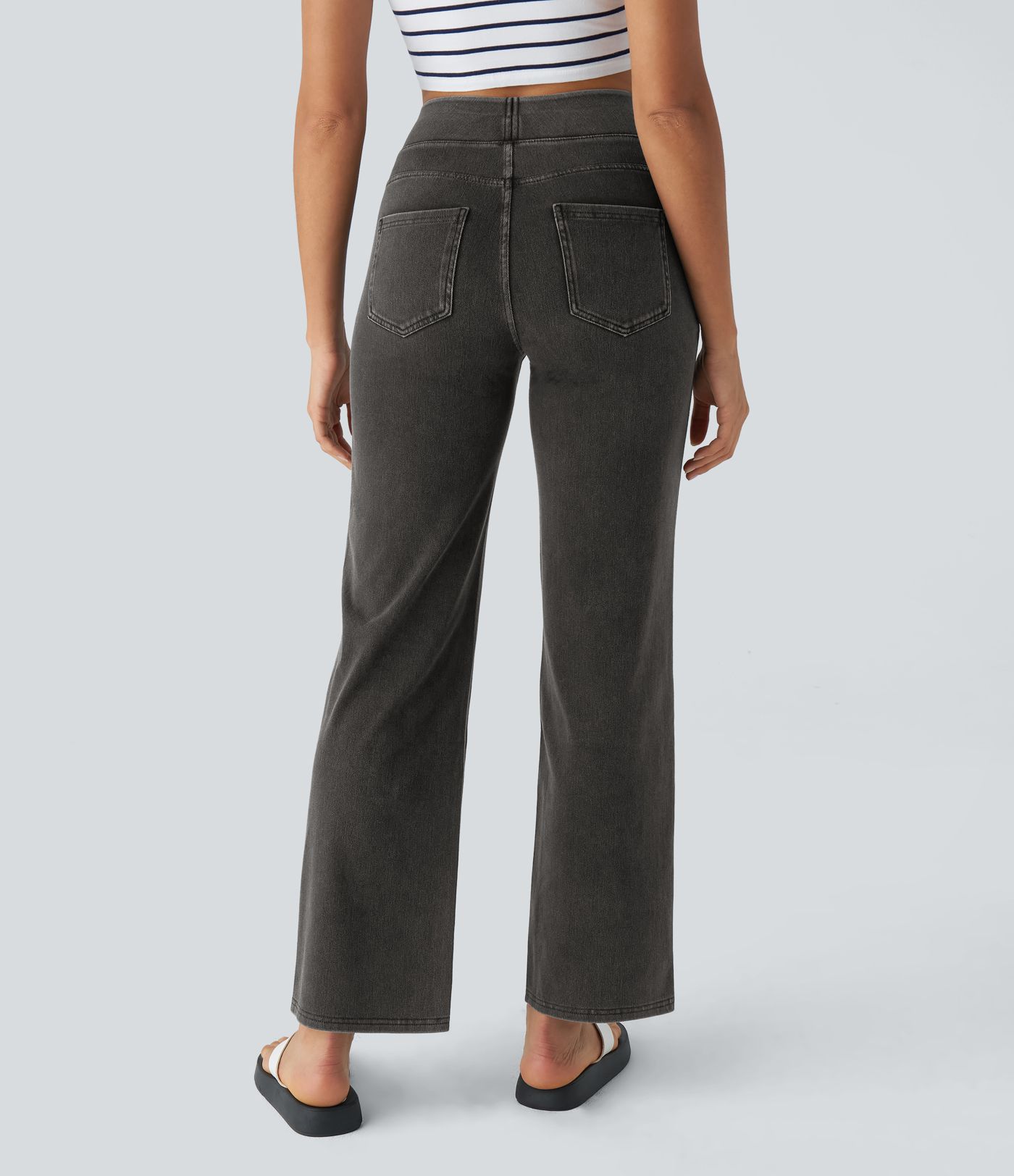 Halara Flex™ Mom Jeans aus elastischem Denim im 5-Pocket-Style mit hohem Bund und geradem Bein