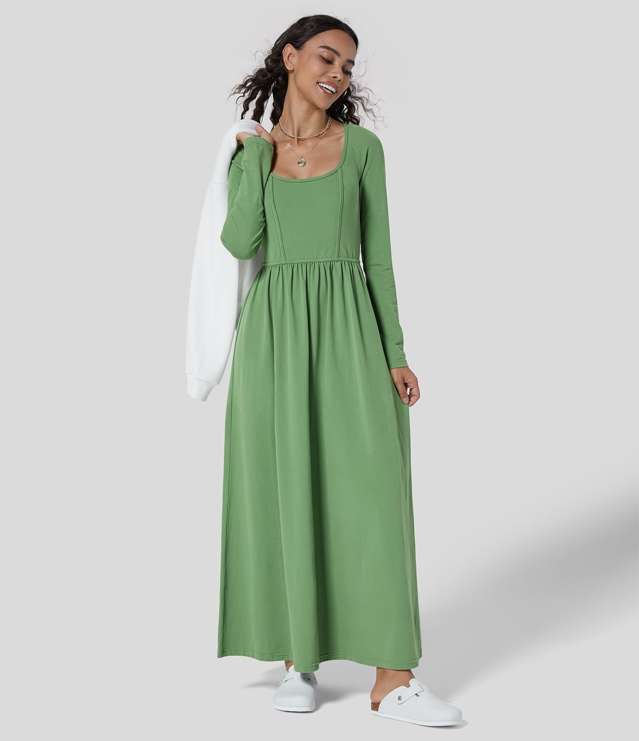 Langärmliges, rückenfreies, plissiertes, lässiges Maxikleid aus Baumwolle mit U-Ausschnitt und zurückbindendem Design