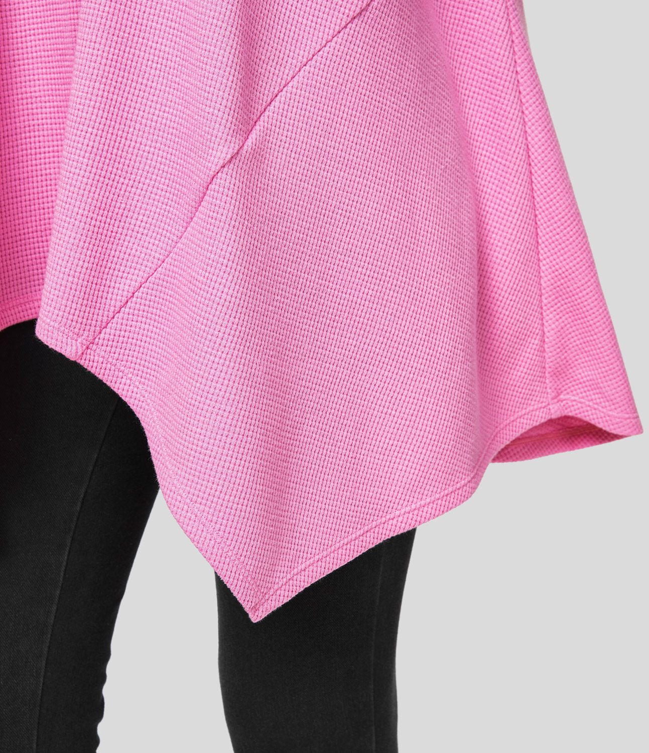 Long-sleeved cotton sweatshirt in oversized fit, V-neck, asymmetric hem, and waffle pattern