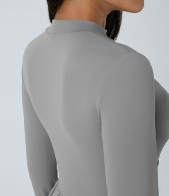 Mock-neck långärmad maxiklänning med ficka och vid passform för casual tillfällen