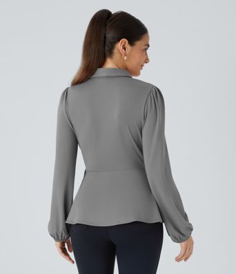 Arbeitsbluse mit Schalkragen, seitlicher Masche und Rüschensaum