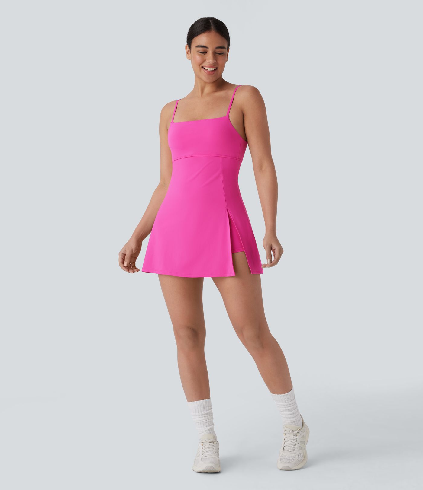Rückenfreies 2-in-1 Pickleball-Slip-Minikleid mit Seitentaschen, verstellbaren Trägern und Schlitz