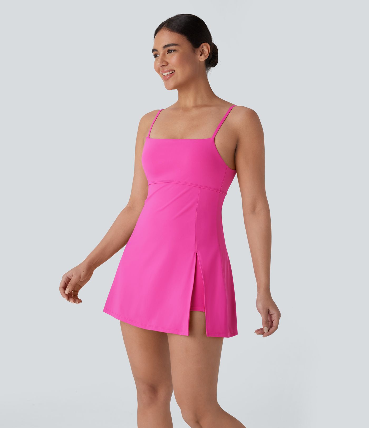 Rückenfreies 2-in-1 Pickleball-Slip-Minikleid mit Seitentaschen, verstellbaren Trägern und Schlitz