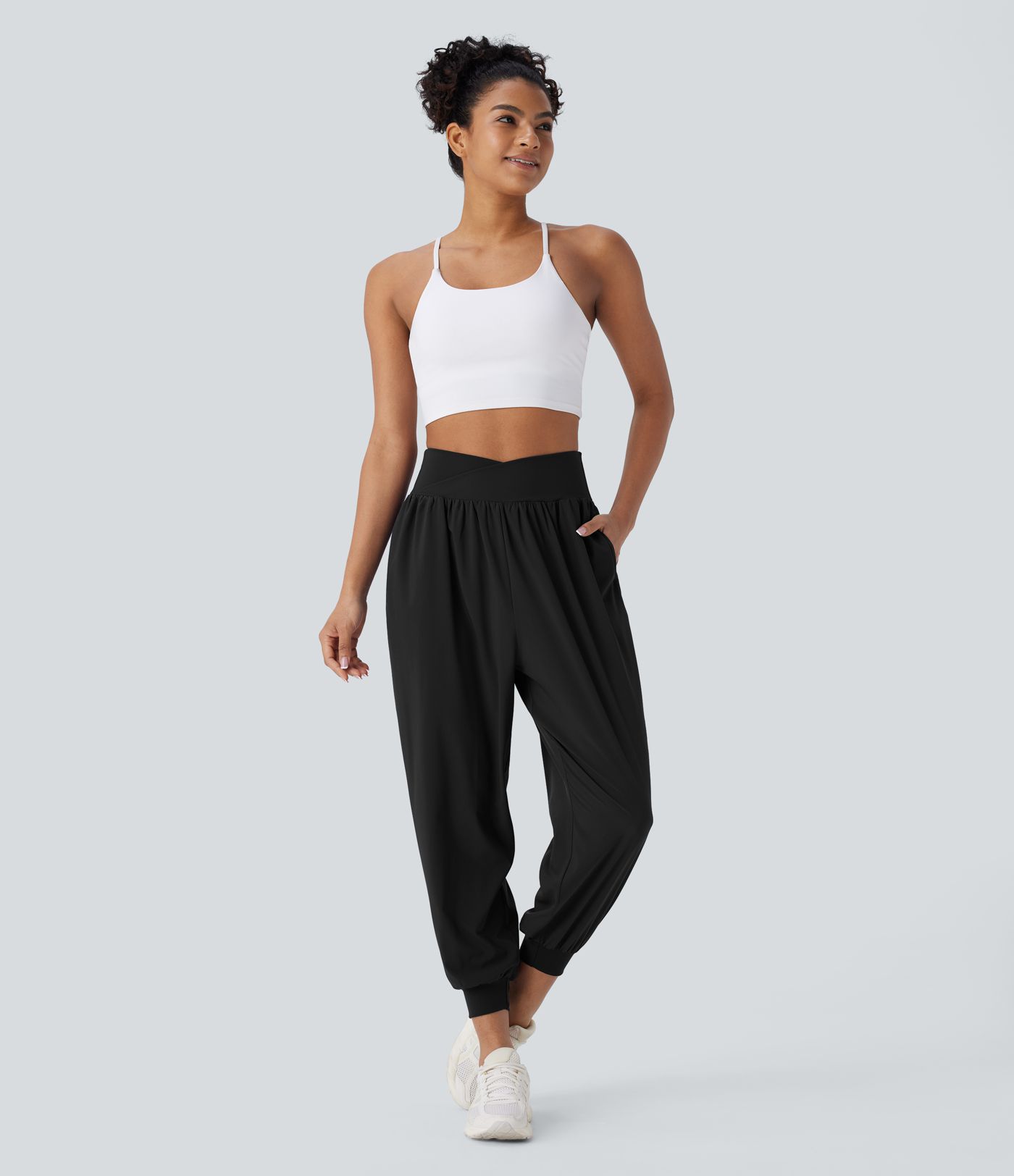 Breezeful™ Crossover joggers de yoga de talle alto con bolsillos y secado rápido Breezeful™ Crossover joggers de yoga de talle alto con bolsillos y secado rápido