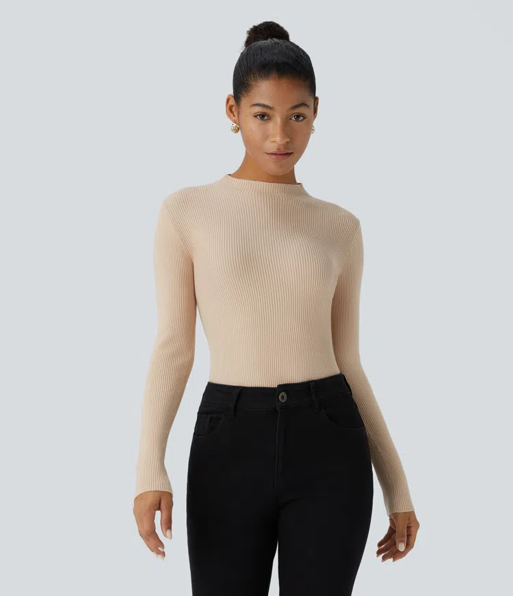 Gerippter Strickpullover mit Rundhalsausschnitt und langen Ärmeln