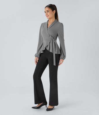 Arbeitsbluse mit Schalkragen, seitlicher Masche und Rüschensaum