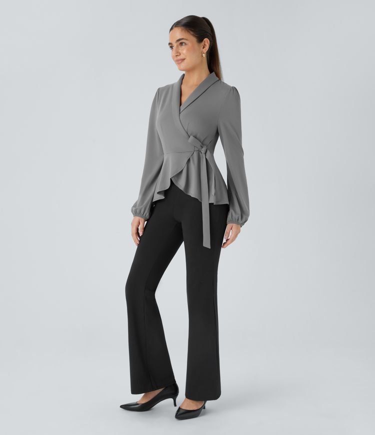 Arbeitsbluse mit Schalkragen, seitlicher Masche und Rüschensaum