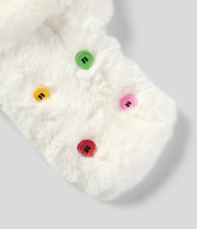 Bufanda con botones decorativos