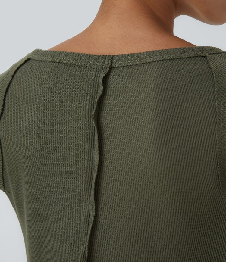 Vestido sudadera gofre cuello barco manga raglán ojal del pulgar abertura