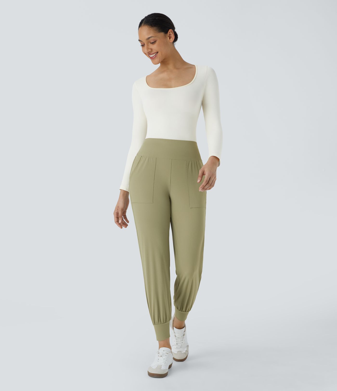 Joggers de tiro alto con bolsillos laterales